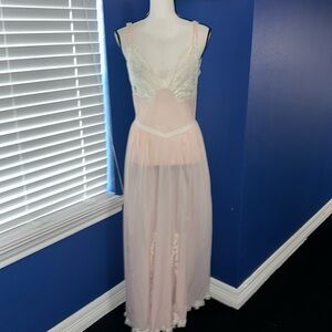 Vintage Trousseaux by Terris Nightgown